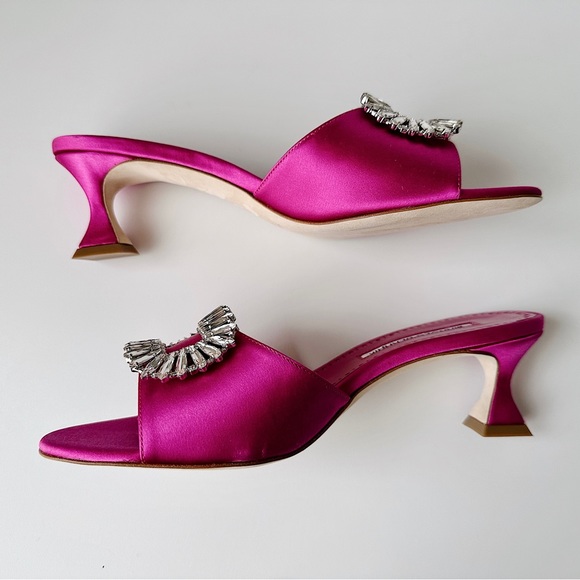 ✨New MANOLO BLAHNIK Laalita Satin Crystal Buckle Open Toe Mule Sandals Size 37.5 - Picture 8 of 16